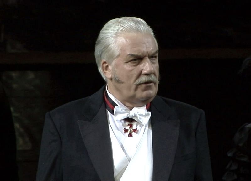 Юрий Шлыков сообщил, что гулял у подъезда с собакой