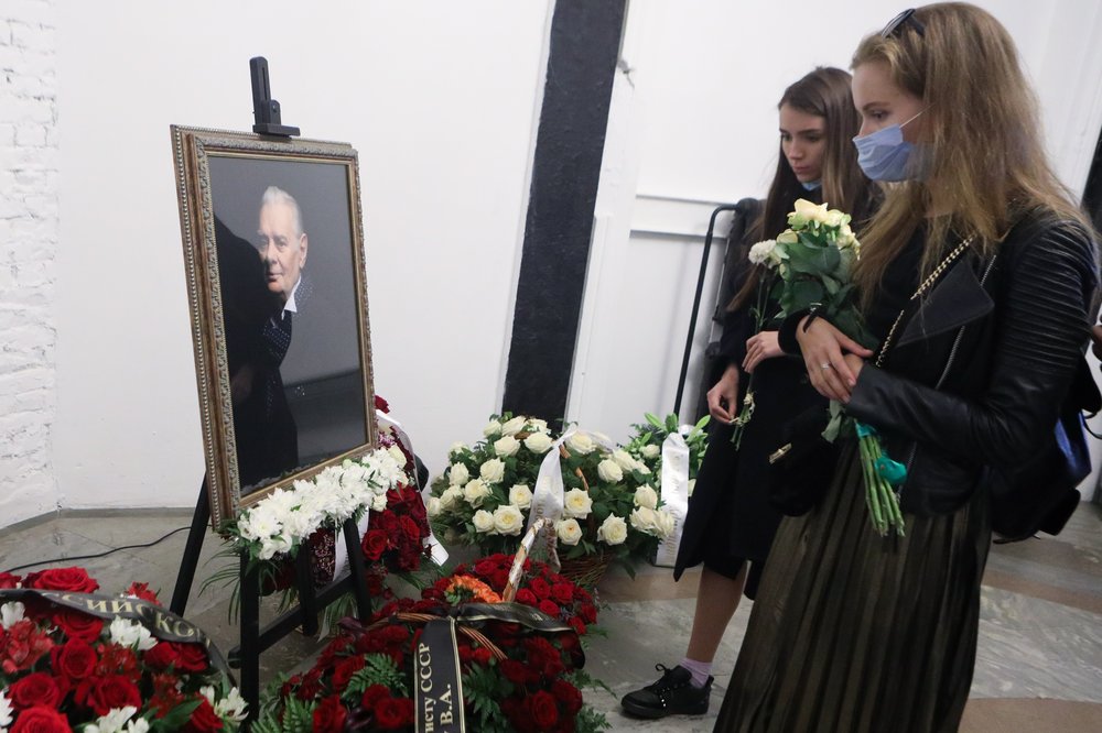 Народного артиста СССР Владимира Андреева похоронили на Троекуровском кладбище