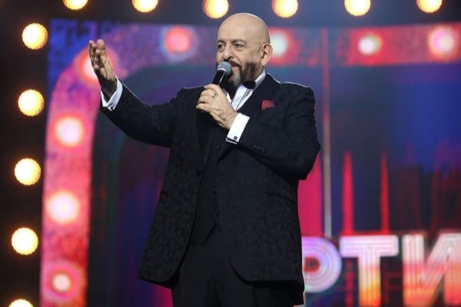  «С третьим сентября»: Шуфутинский представил фанатам новый клип