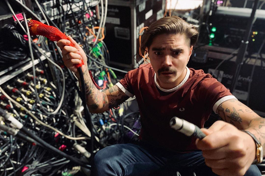 СМИ: Лидер группы The Hatters устроил пьяный дебош в ночном клубе