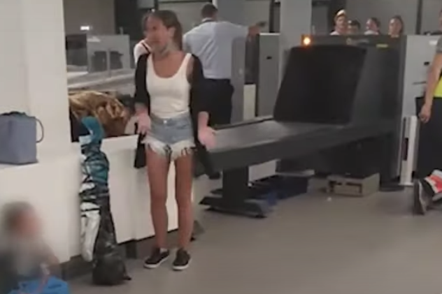 «Вдруг кого-нибудь ею забьет?»: стюардесса поддержала устроившую истерику мать