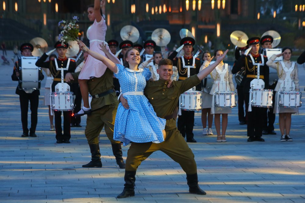 Показательное выступление фестиваля «Спасская башня» началось в Кубинке