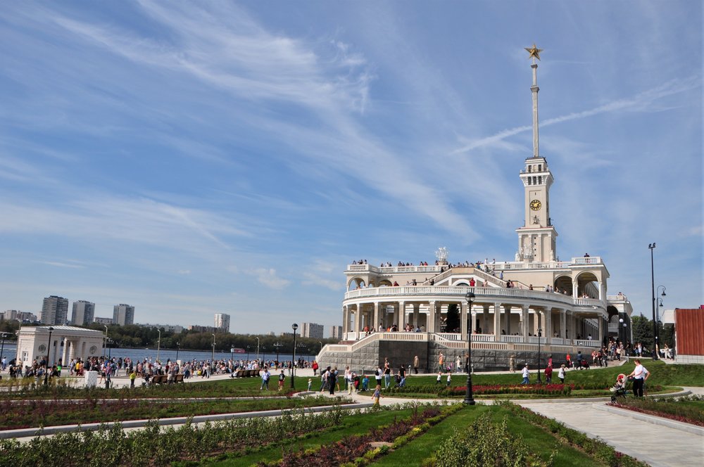 Комплекс городского хозяйства показал новую жизнь парка Северного речного вокзала