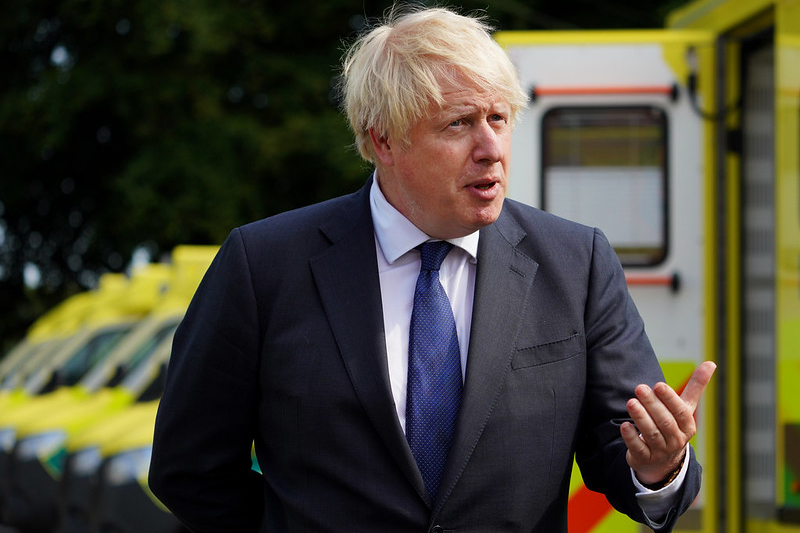 Премьер Британии выступил против мирового соревнования в поиске вакцины от COVID-19