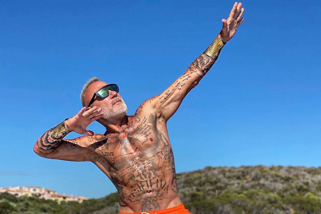 Видео-обманка «танцующего миллионера» набрало более миллиона просмотров