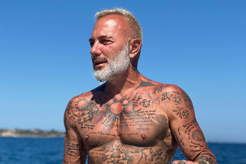 Танцующий миллионер устроил сюрприз на выписку дочки из роддома