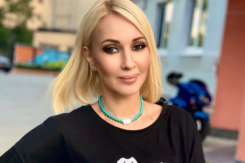 Заболевшая COVID-19 Кудрявцева показала, как муж с дочкой справляются без нее