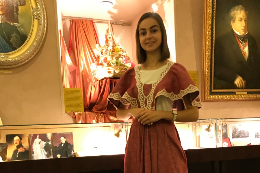 Экскурсовод музея истории рязанского леденца Дарья Тупикова рассказывает, почему петушок на палочке стал традиционным русским лакомством