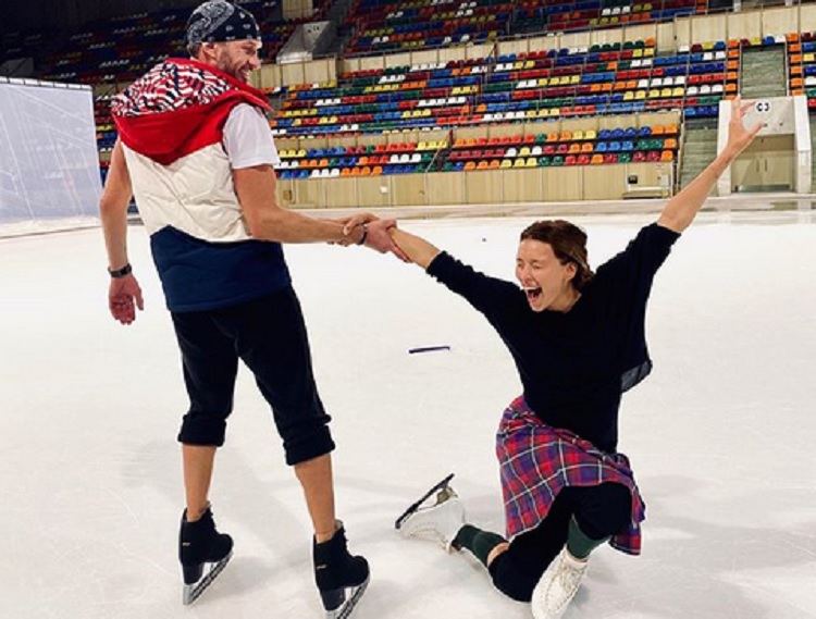 Регина Тодоренко показала головокружительную поддержку с Романом Костомаровым