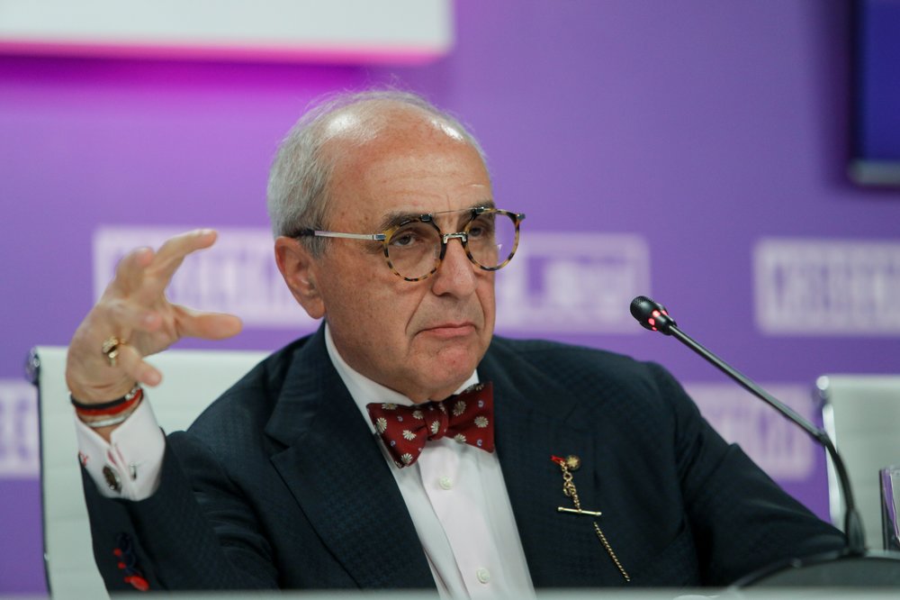 «Трудно принять за бомжа»: Добровинский оценил проблемы Ефремова с деньгами