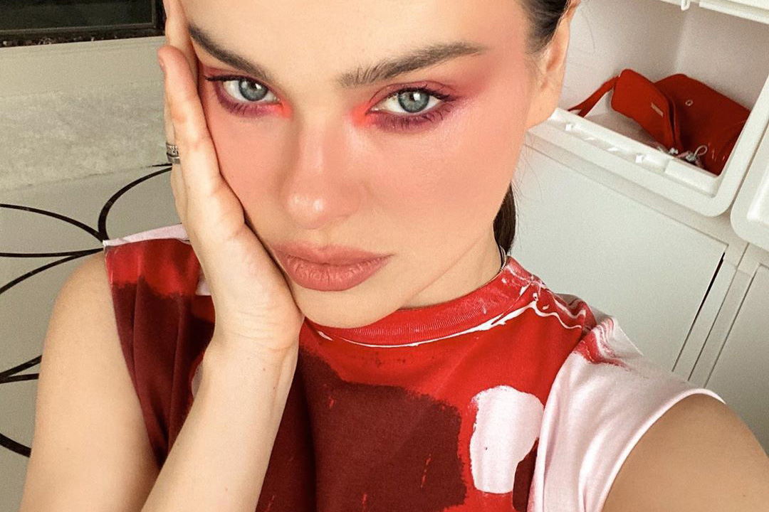 Елена Темникова поделилась с подписчиками необычной «татуировкой»