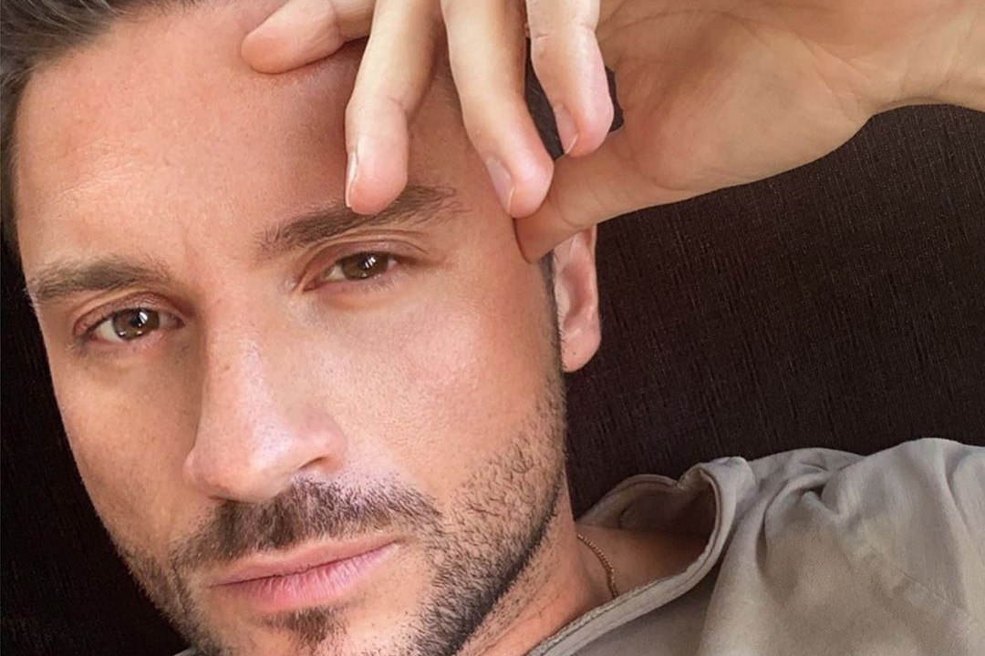 «Рассекаю по трассам!»: Лазарев похвастался умением кататься на сноуборде