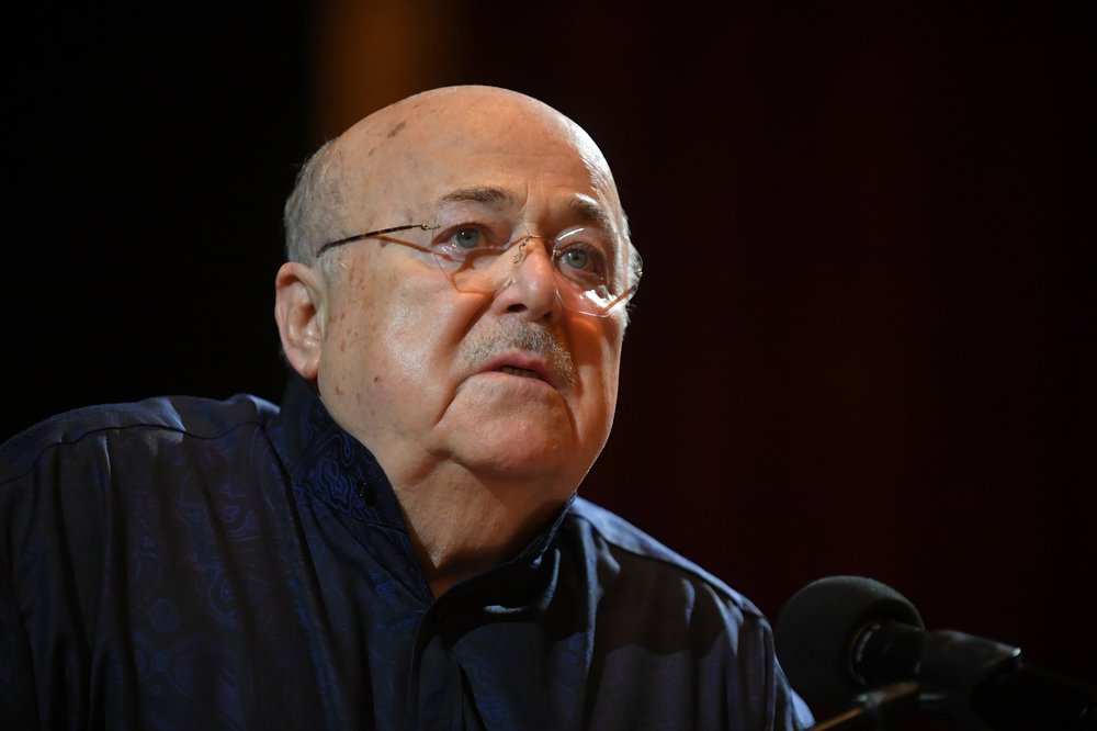 «Фантастический анекдот»: Калягин прокомментировал увольнение Райкина