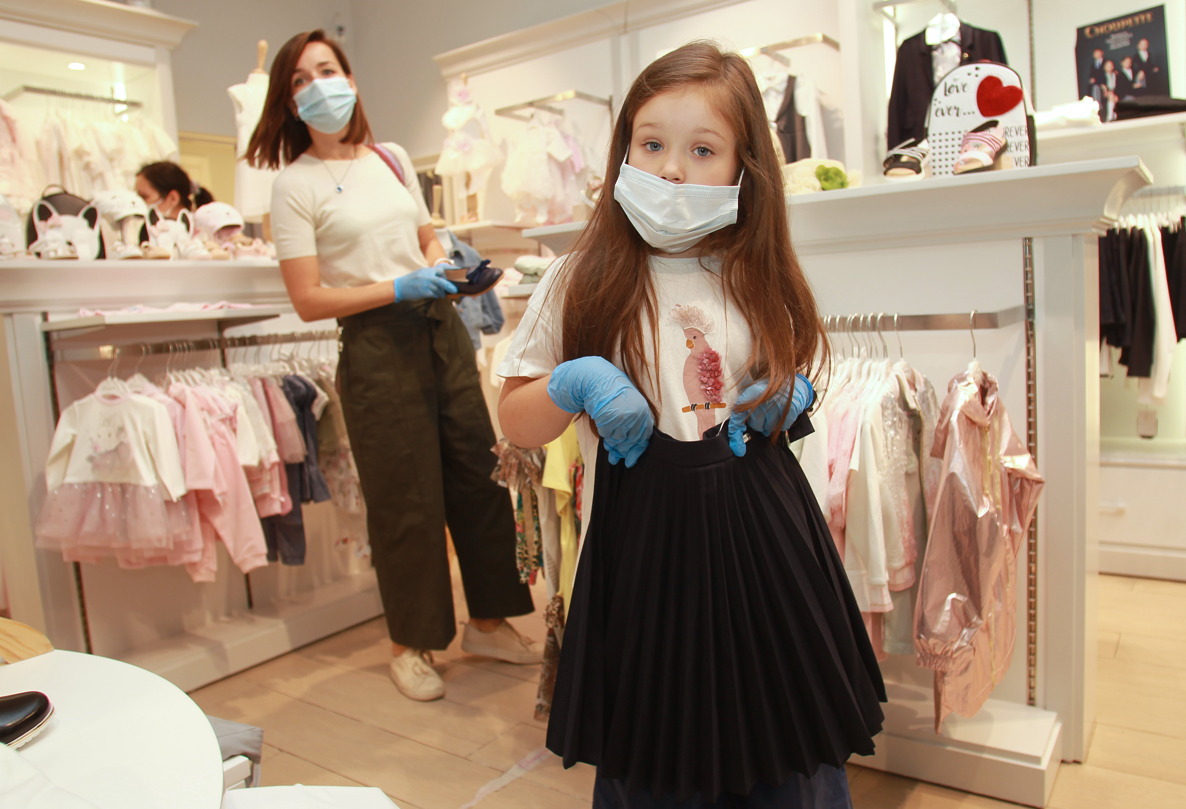 Свыше 56 тысяч многодетных семей получили выплаты на школьную форму в Подмосковье