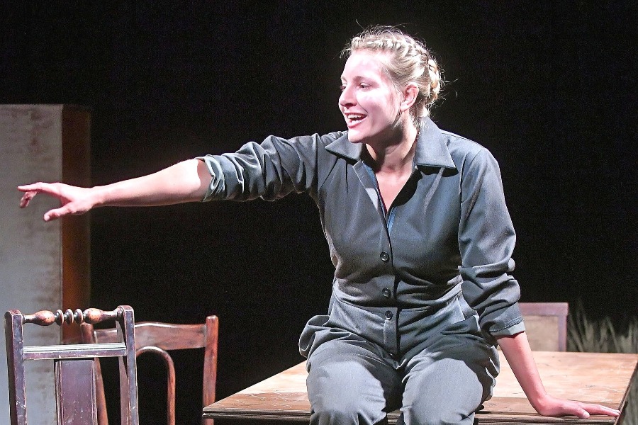 Актриса театра и кино Анастасия Смоктуновская на предпоказе спектакля «Быть!»