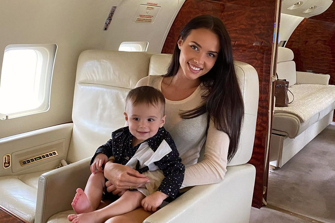 «Здесь ему один день»: Решетова показала новорожденного сына Тимати