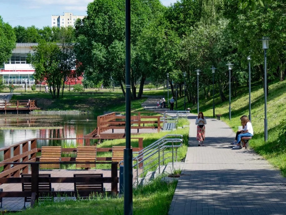 Отличный парк. Парк 60 летия октября Солнцево. Парк в Солнцево парк. Пруд Солнцево парк.