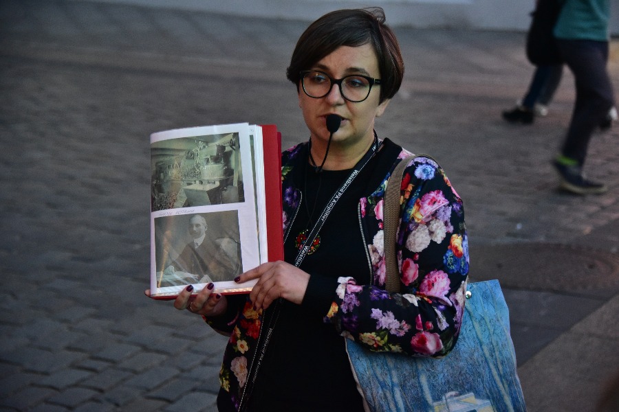 Гид Лариса Миловидова проводит экскурсию «Венгерские истории Москвы»