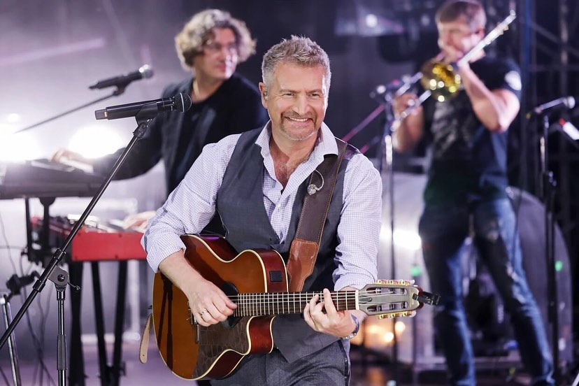 Ходил на стриптиз и звонил бывшей: Агутин дал шуточное интервью Галкину