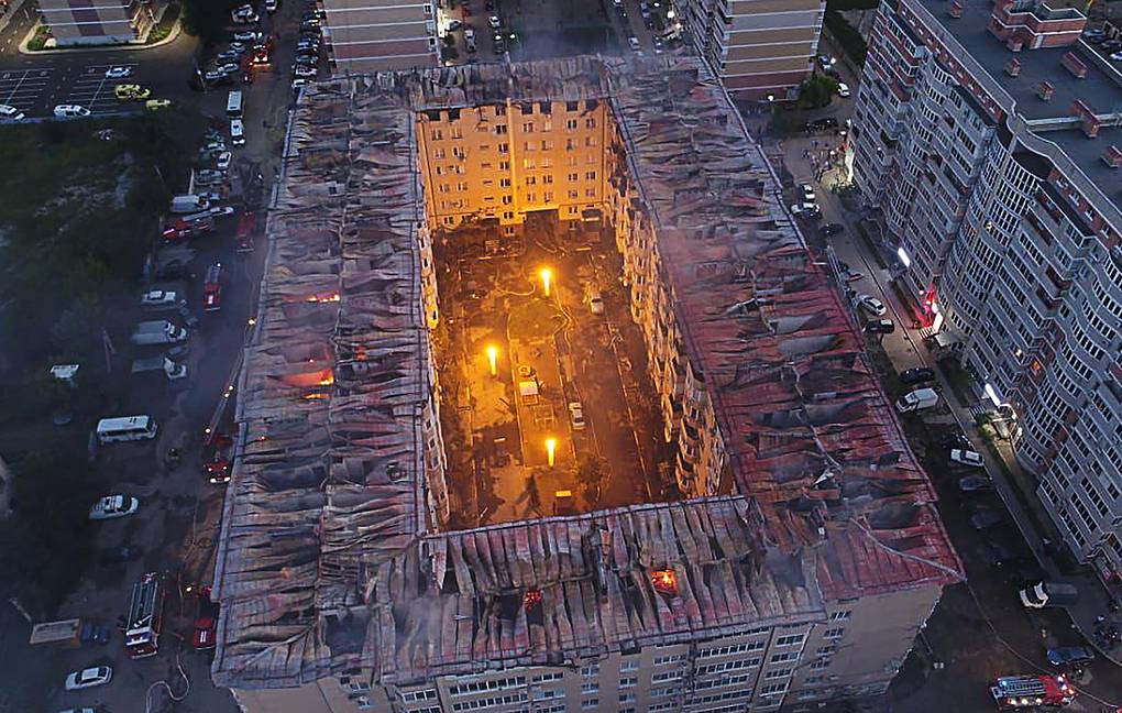 Названа официальная причина крупного пожара в жилом доме в Краснодаре