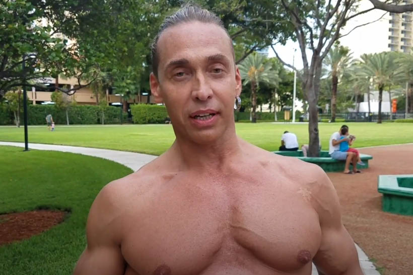 «Не бросай меня»: Тарзан показал, как кот поддерживает его в трудный период 