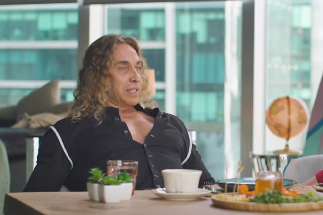 «Матери плохо»: брат Тарзана рассказал, как родители относятся к измене сына 