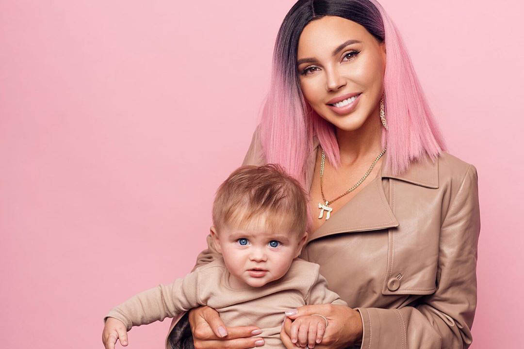 «Подбрасывало на операционном столе»: Самойлова впервые рассказала о тяжелых родах