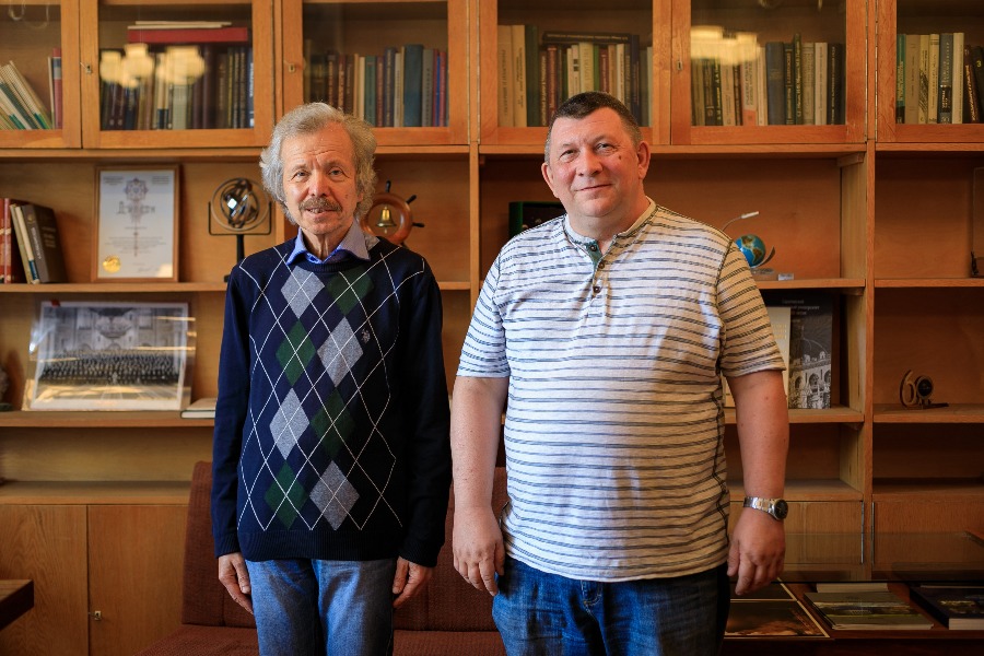 Соавторы разработки член-корреспондент РАН Николай Болотник (слева) и доктор технических наук Андрей Жуков