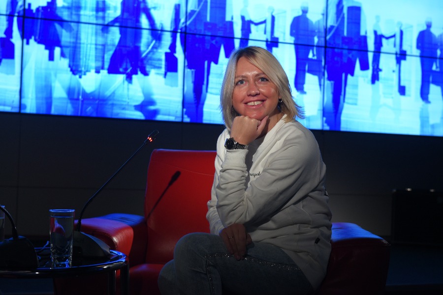 Председатель Комитета общественных связей Екатерина Драгунова в медиацентре сетевого вещания газеты «Вечерняя Москва»