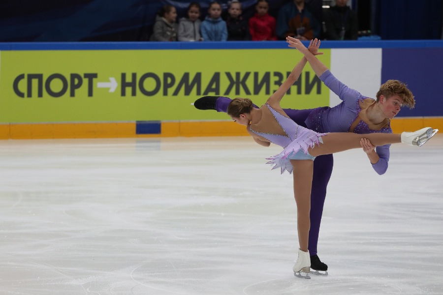 Победители Кубка России Алина Пепелева и Роман Плешков на открытых прокатах