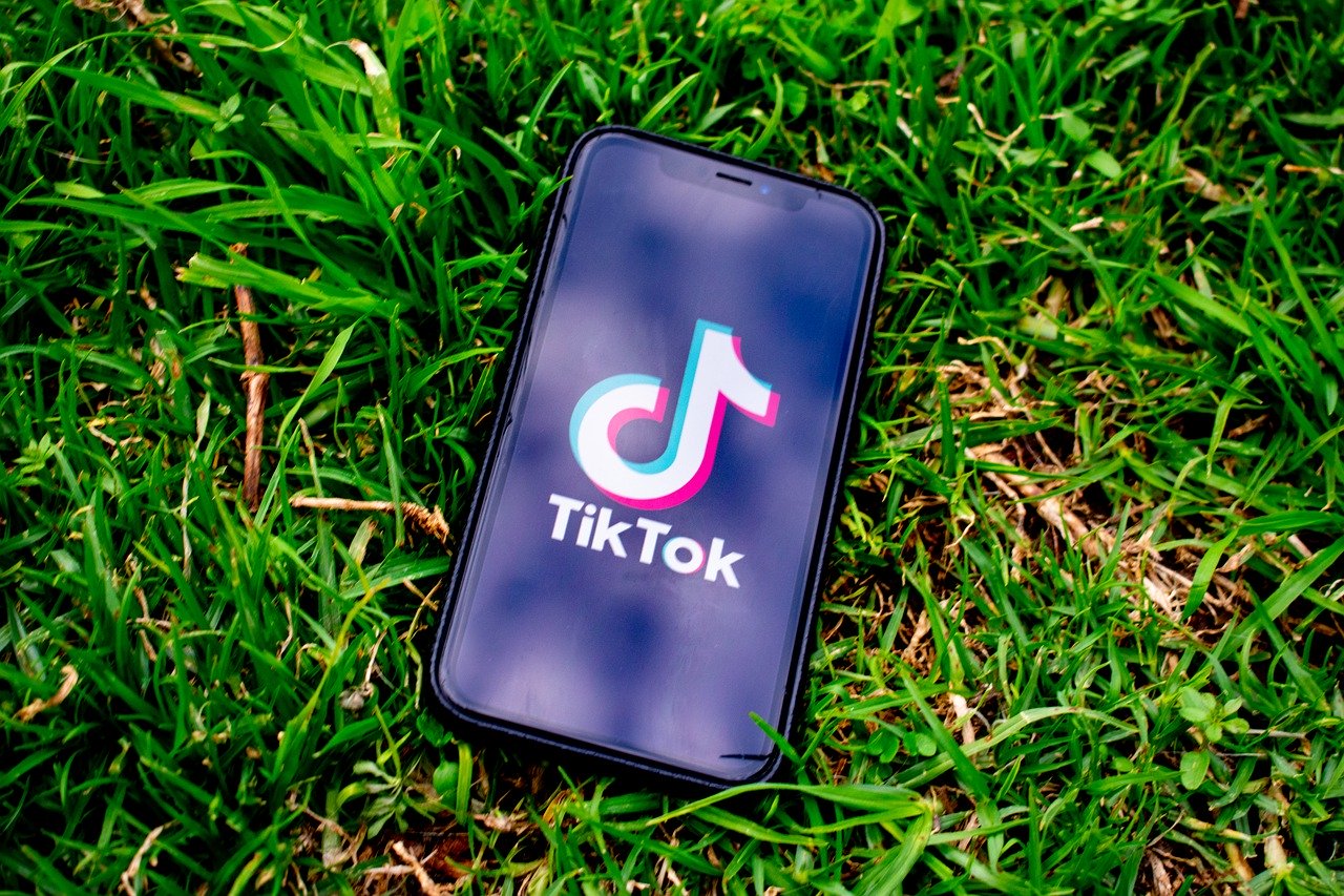 Трамп разрешил Oracle купить американскую часть TikTok
