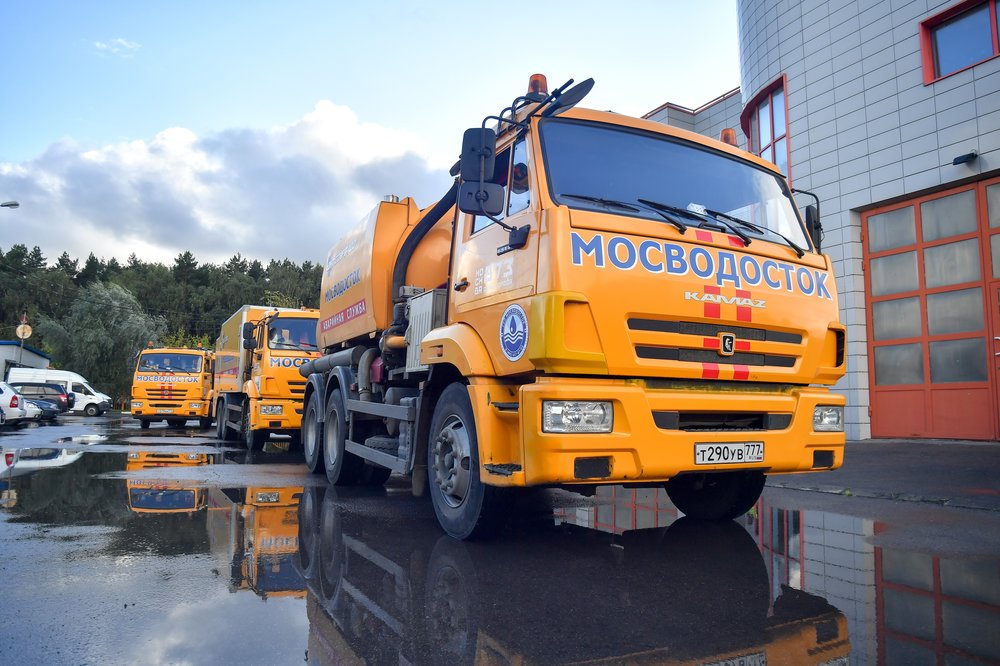 Протечку водопровода устранили в центре Москвы