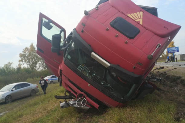Пять человек погибли в ДТП, скрываясь от экипажа ГИБДД в Иркутской области