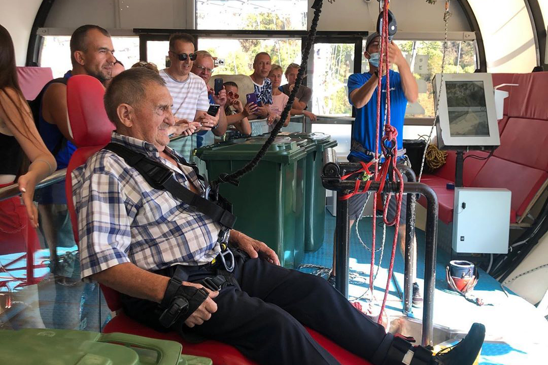 Ветеран из Подмосковья прыгнул с двухсотметровой тарзанки и установил рекорд