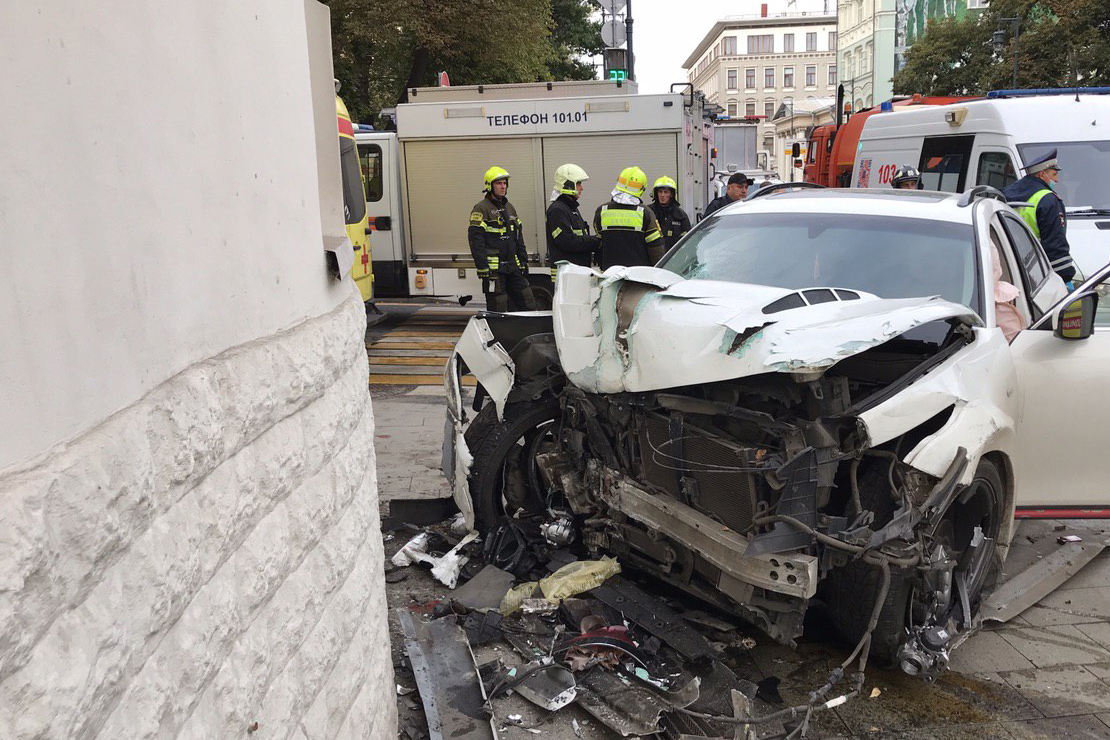 «Состояние тяжелое»: брат пострадавшей в ДТП на Остоженке рассказал о ее здоровье