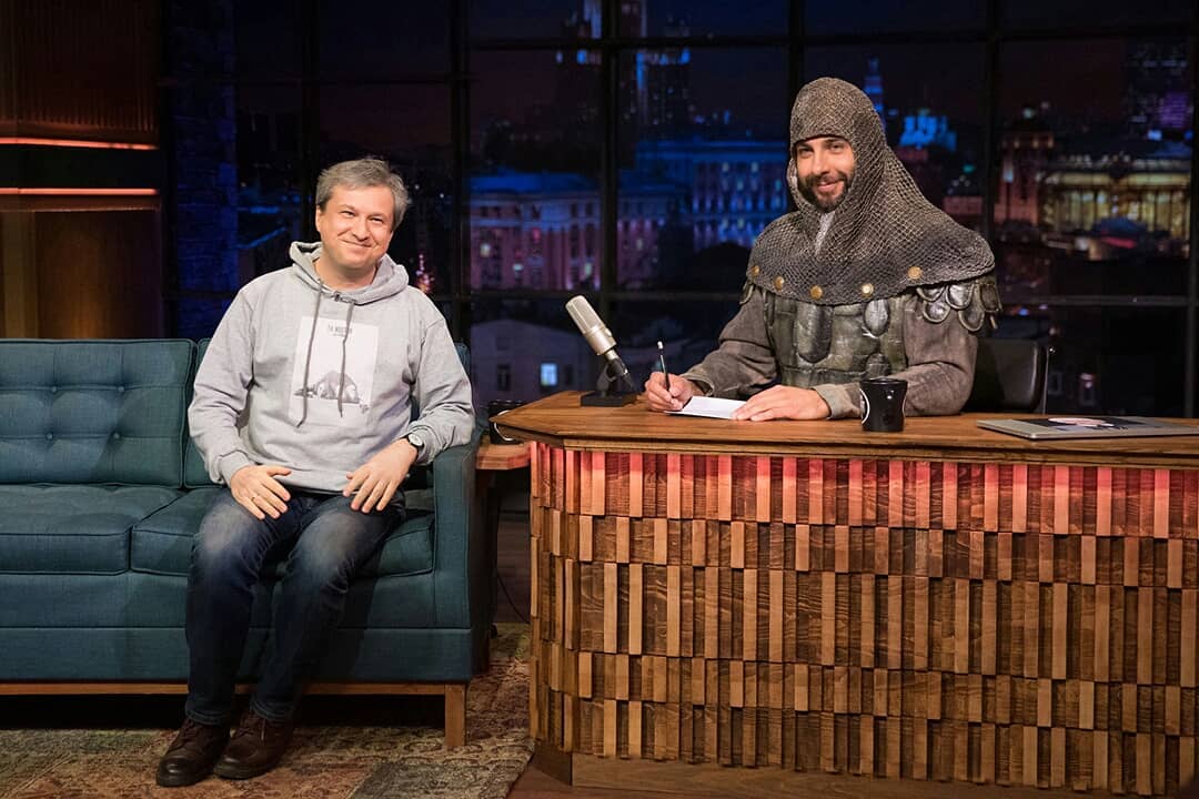 Шоу «Вечерний Ургант» попрощалось с Долиным и показало забавные совместные фото