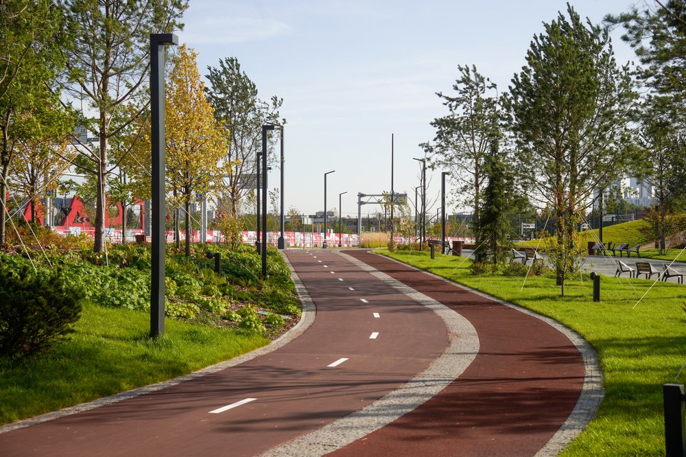 Две велодорожки проложат по всей д​лине набережной Марка Шагала