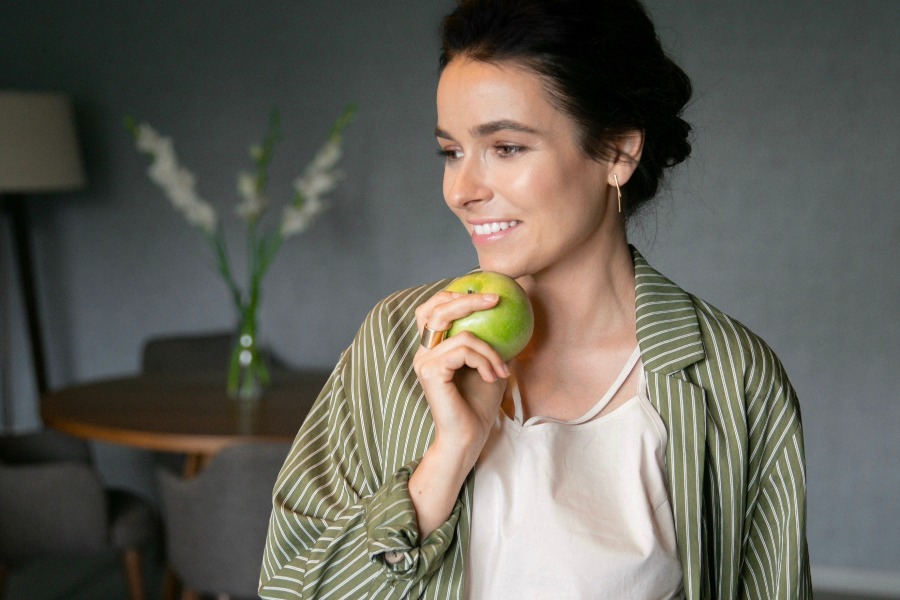 Телеведущая Ирена Понарошку