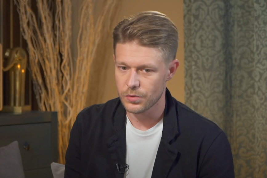 «Время покажет»: Никита Ефремов прокомментировал слухи о свадьбе с Иваковой