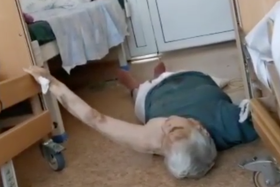 Минздрав Уфы отреагировал на видео с забытой на полу пожилой пациенткой