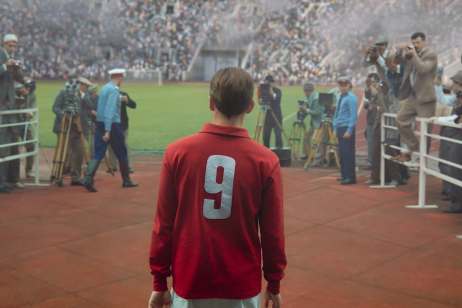 Александр Петров в образе легендарного советского футболиста Эдуарда Стрельцова в художественном фильме «Стрельцов»
