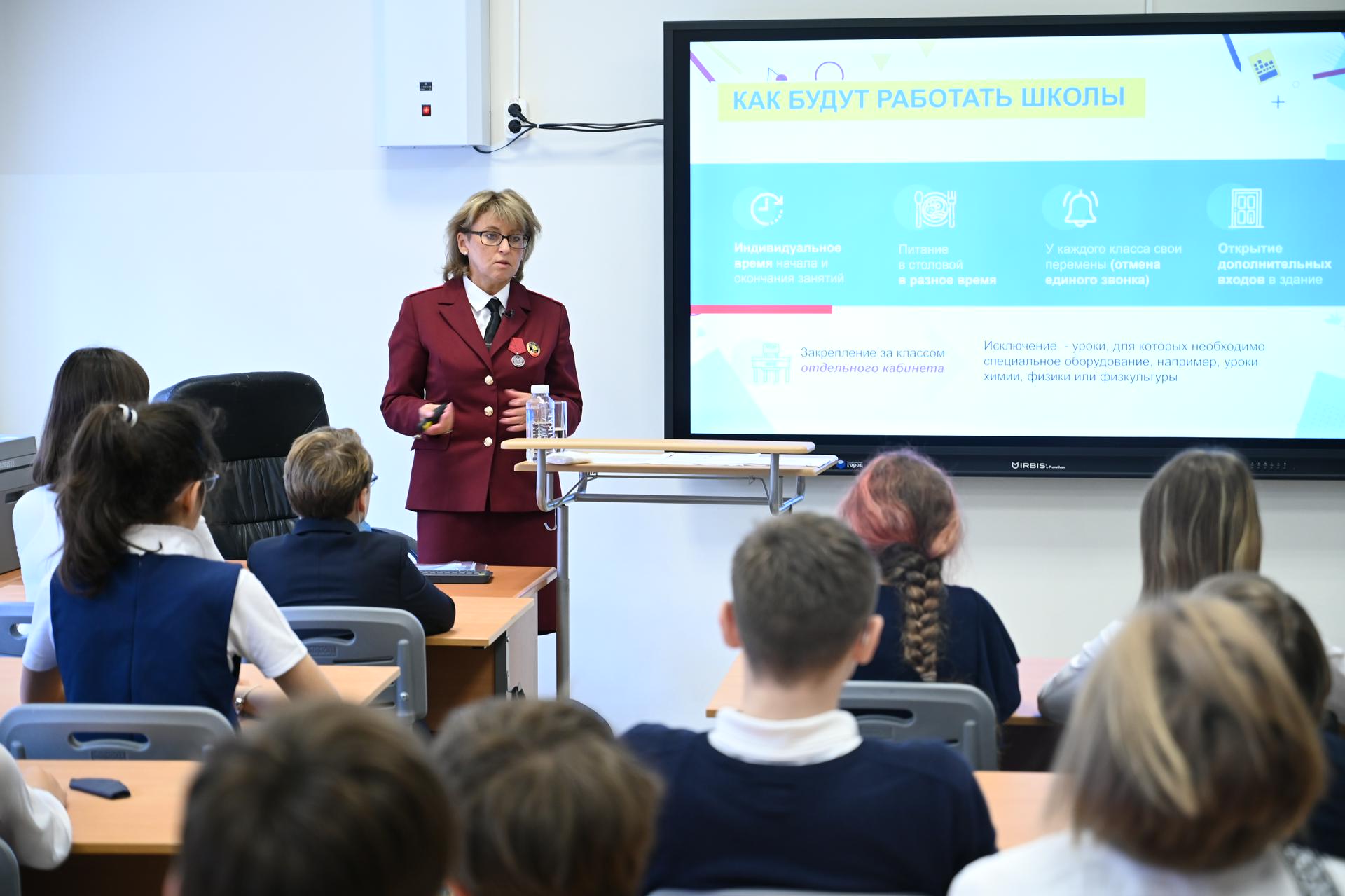 В Минпросвещения сообщили о снижении числа школ, ушедших на карантин из-за COVID