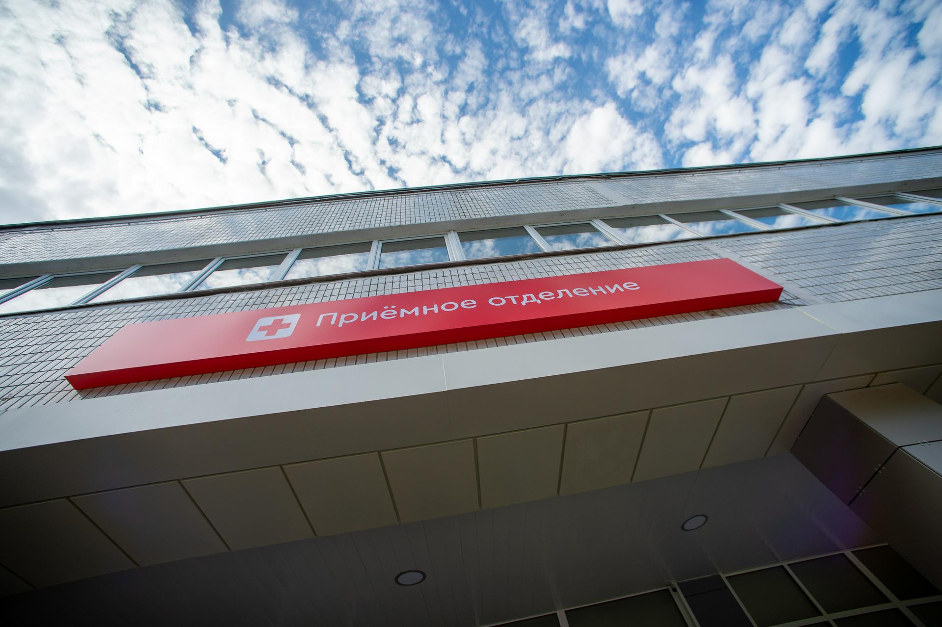 Мужчину госпитализировали после драки с водителем такси в центре Москвы