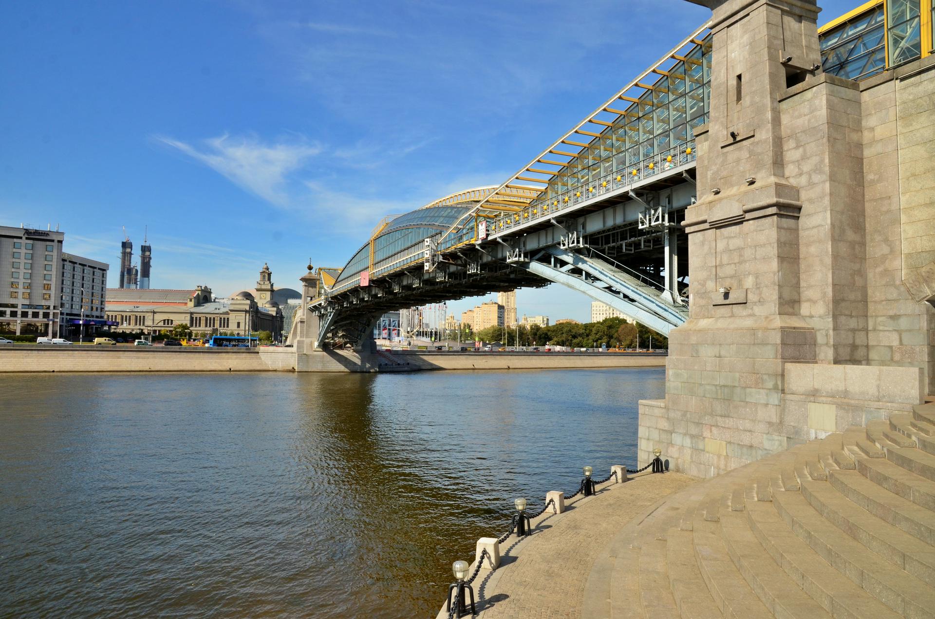 Пешеходный мост Богдана Хмельницкого отремонтируют 