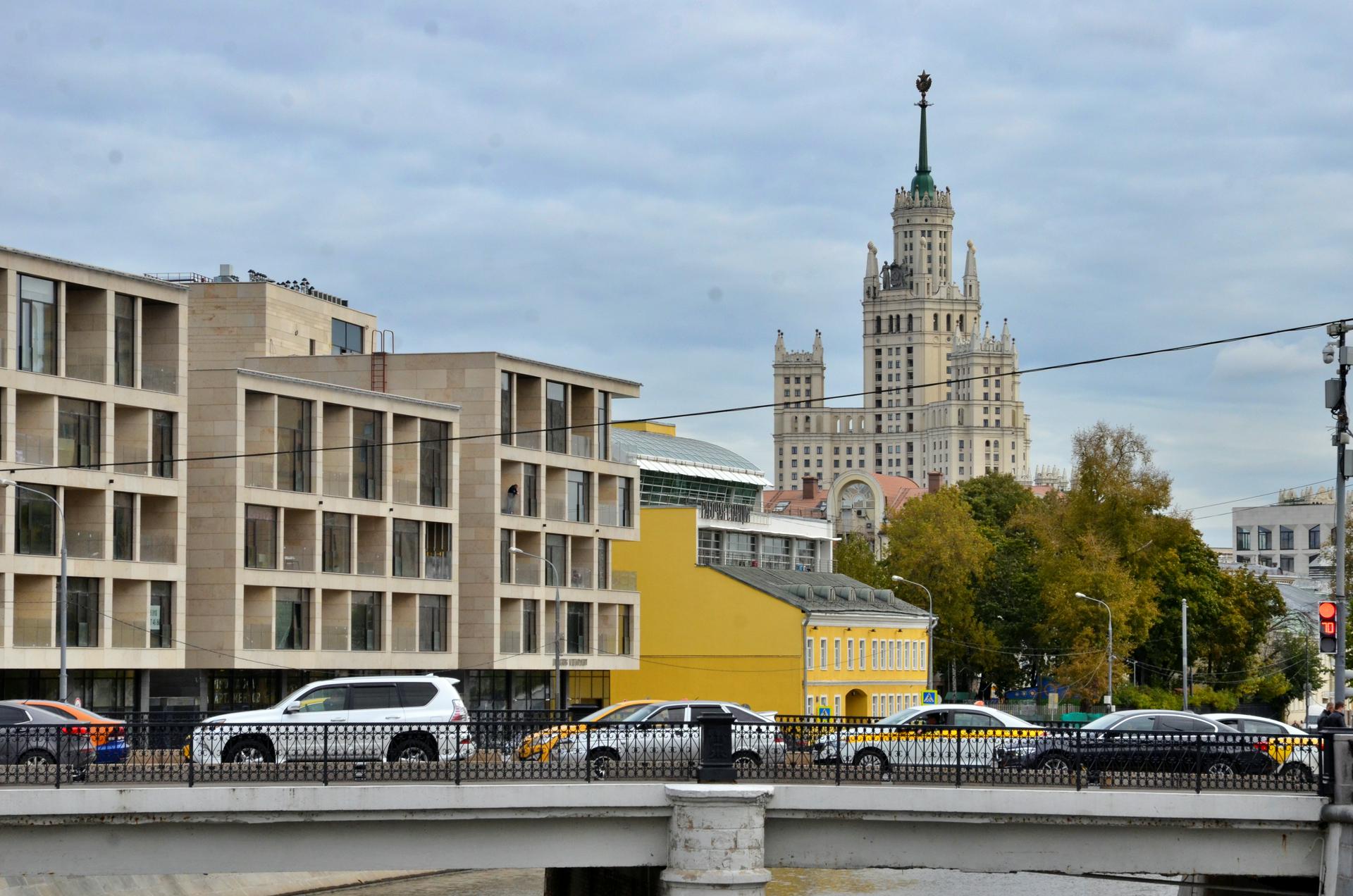 Движение транспорта ограничат на Липецкой улице и Борисовских Прудах