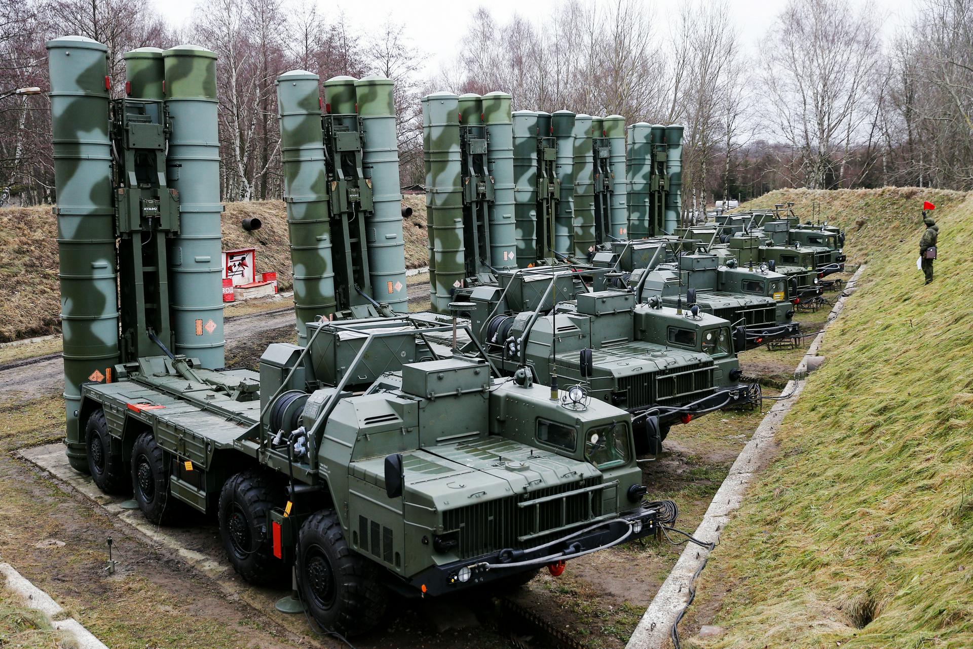  Боевые расчеты зенитных ракетных комплексов С-400 в Калининградской области