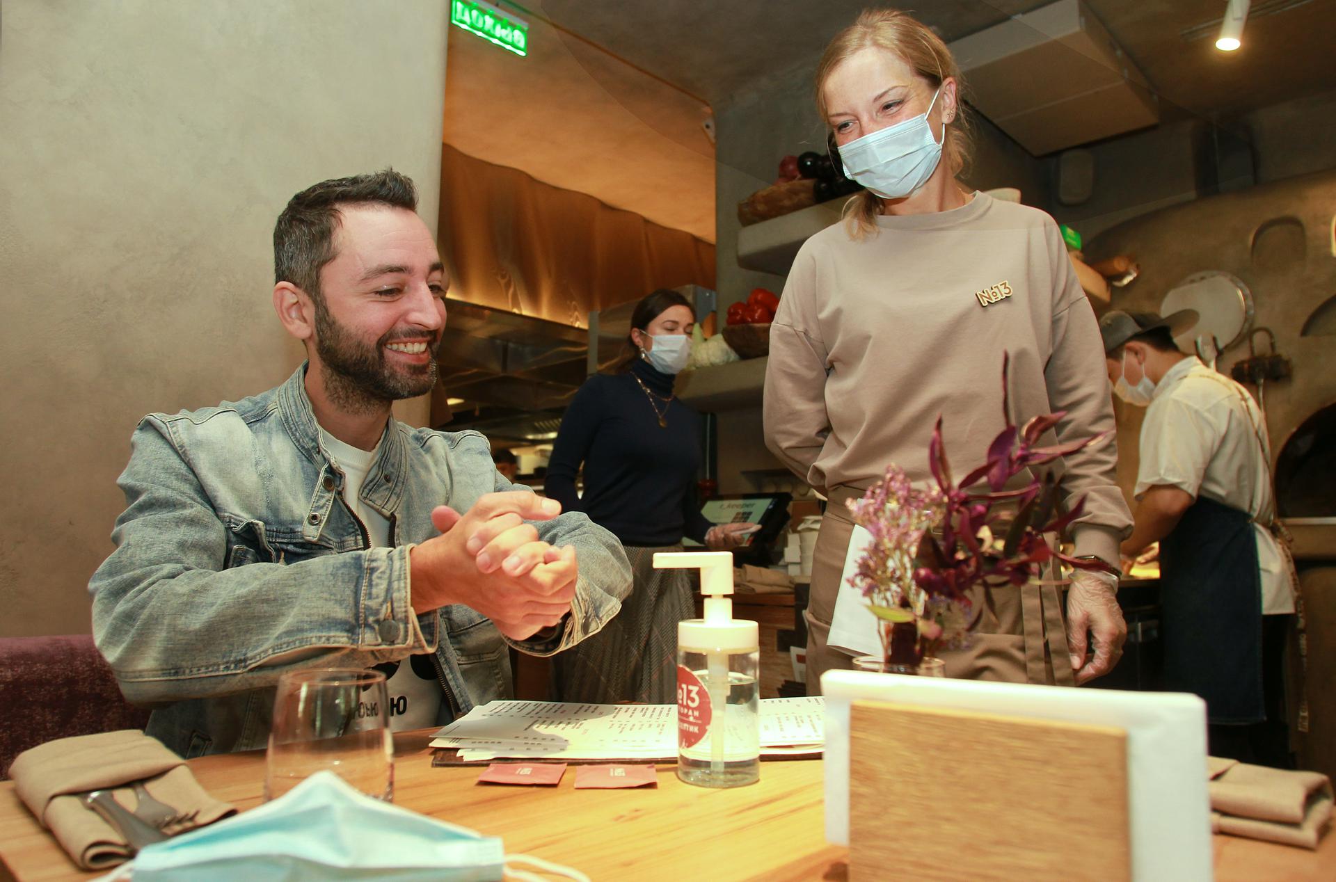 Власти Москвы ожидают всплеска посетителей в барах и ночных клубах в выходные