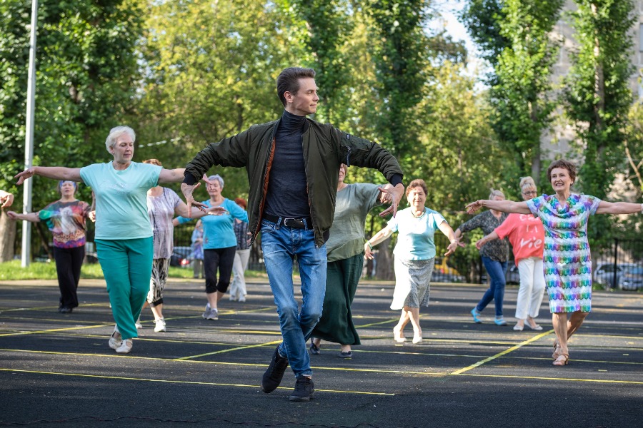 Урок танцев по программе «Московское долголетие»