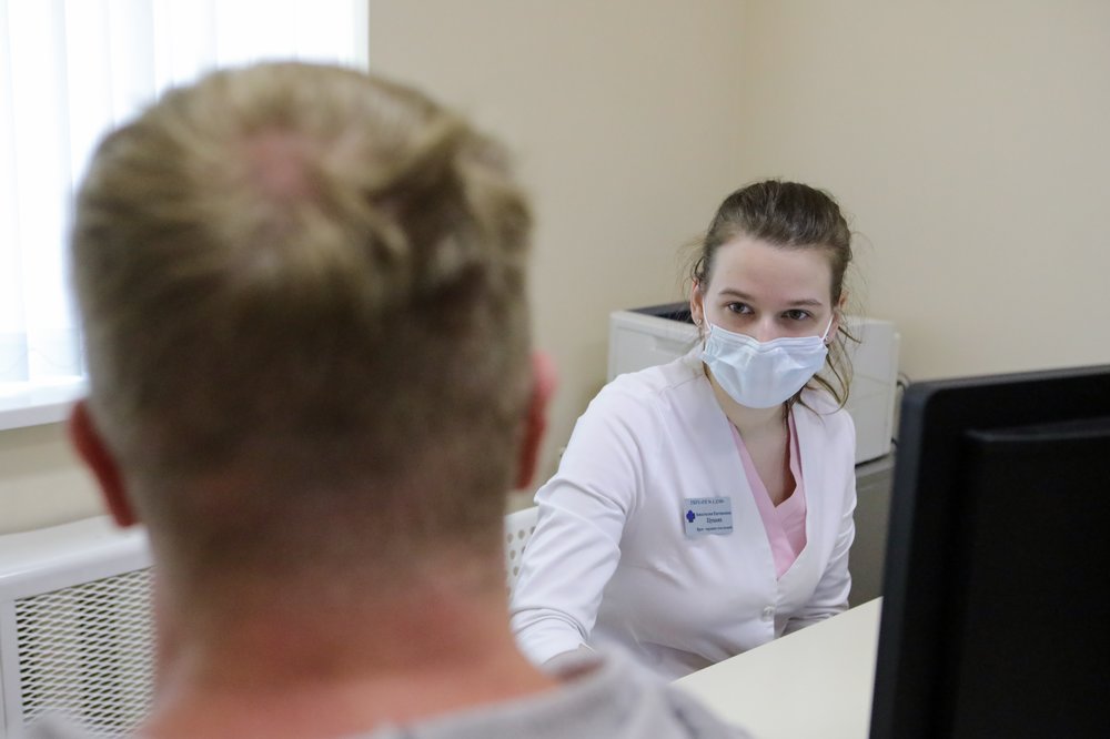 В Роспотребнадзоре рассказали, что ослабляет иммунитет к коронавирусу