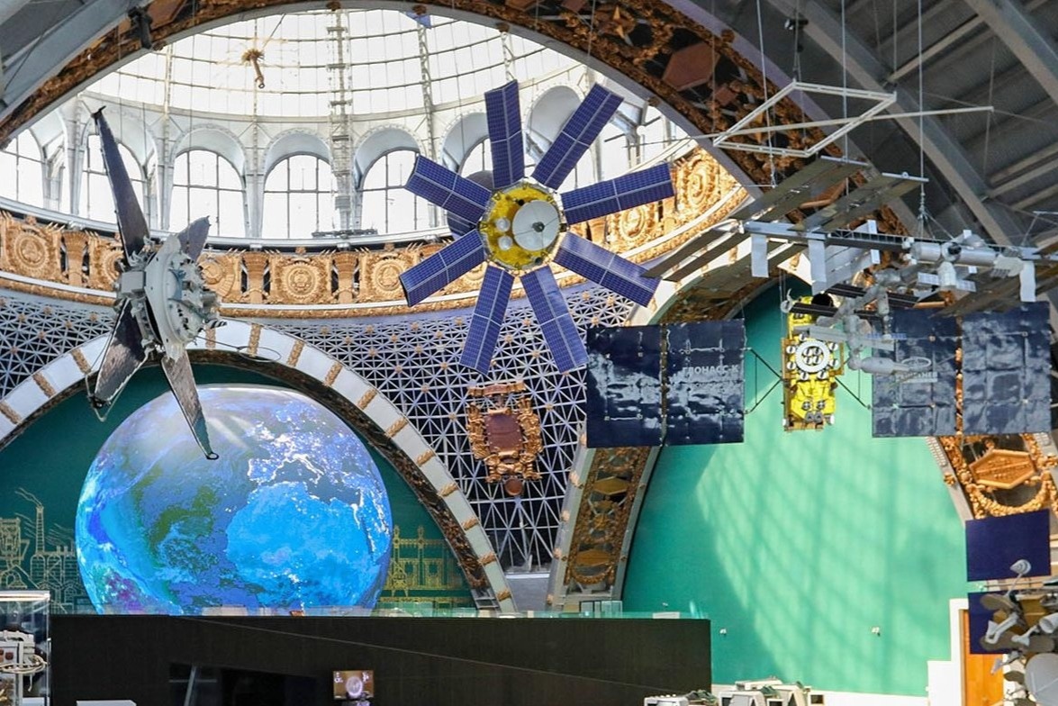 Москвичи смогут пожениться в павильоне «Космос» на ВДНХ